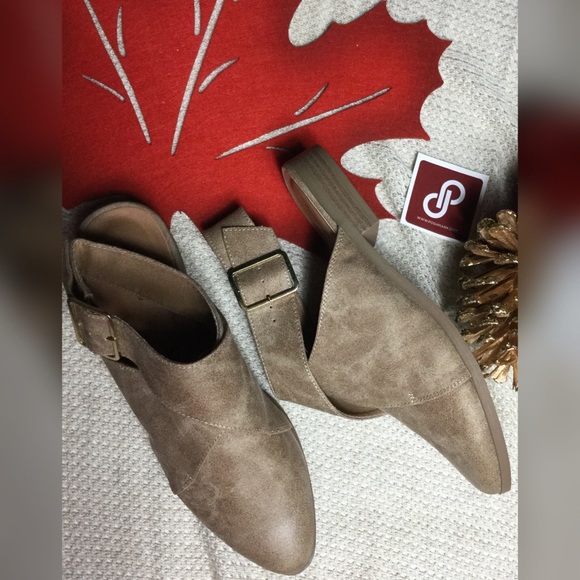 Two left Distressed flat bootie nib sz 6 And 7 - Picture 4 of 4